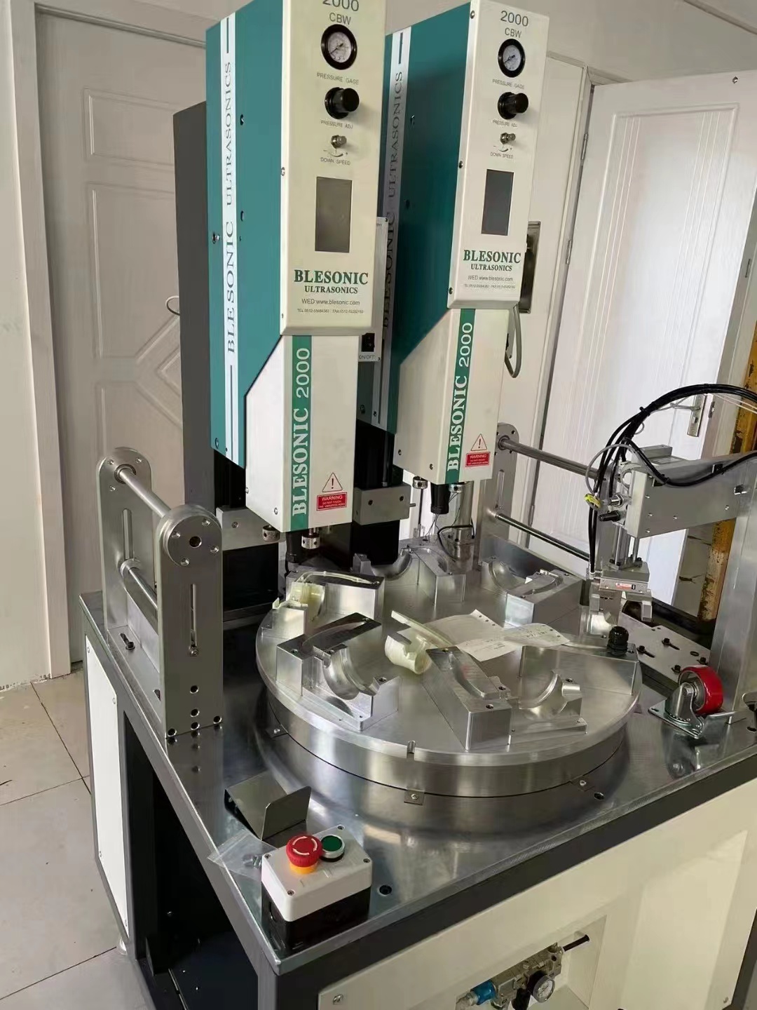 汽车阻尼器超声波焊接